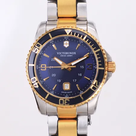 Herrur, Victorinox, stål, 43mm, quartz, refnr: 241789, snr: 180428309, datum (återställer ej korrekt), bruksrepor på länk, inga tillbehör 