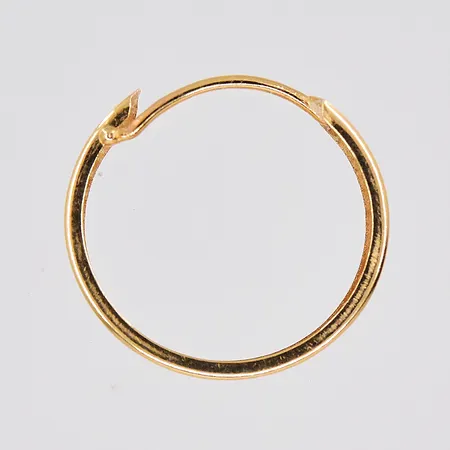 Örhänge, udda, Ø 15,3mm, bredd 3mm, 18K Vikt: 0,4 g