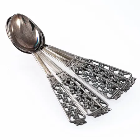 6 mockaskedar, modell Prinsess i silver. Längd 105 mm. Vikt: 59,2g. 