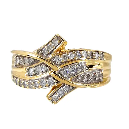 Diamantring, 18K guld, Diamanter 36 x 0,005ct, Guldfynd (GHA), Ø17¼ mm, bredd 2-12 mm, fint skick Vikt: 4,8 g
