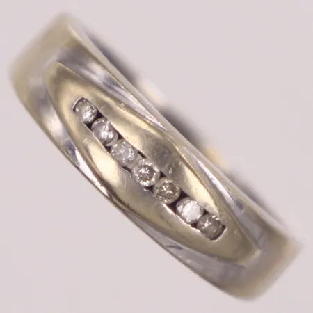 Ring med diamanter ca 0,07ctv, stl 16, bredd 3-5,5mm, vitguld, bruksskick, 18K  Vikt: 4,2 g