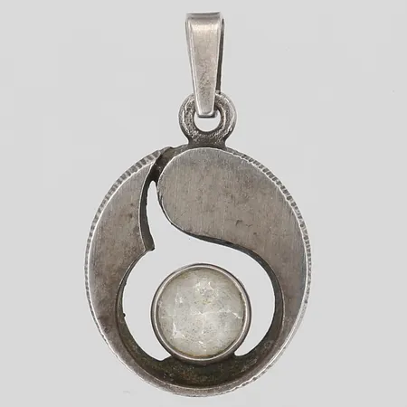  Hänge med bergkristall, Karl Laine, ca 20-18mm, med originaletui, silver.  Vikt: 3,2 g