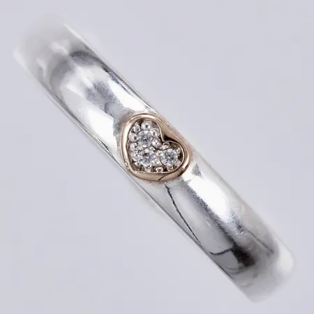 Ring, hjärta med stenar, stl: ca 17¾, bredd: ca 3,5mm, CHIANTI, förgylld runt hjärtat, 925/1000 silver  Vikt: 4,1 g