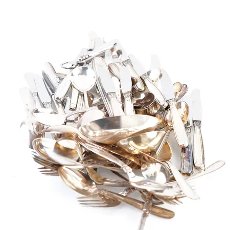 Diverse silverbestick, bruttovikt 3300gr Vikt: 3300 g