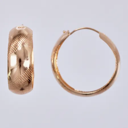 Ett par örhängen, Ø ca 2cm, bredd: ca 7mm, 18K  Vikt: 2,2 g