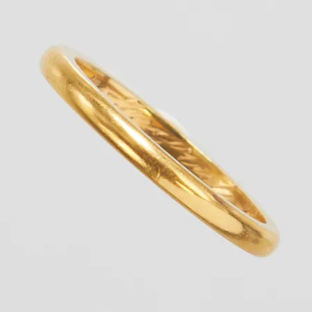 Ring, slät, Ø17¼, bredd: 2mm, personlig gravyr, svenska stämplar, 20K Vikt: 3,4 g