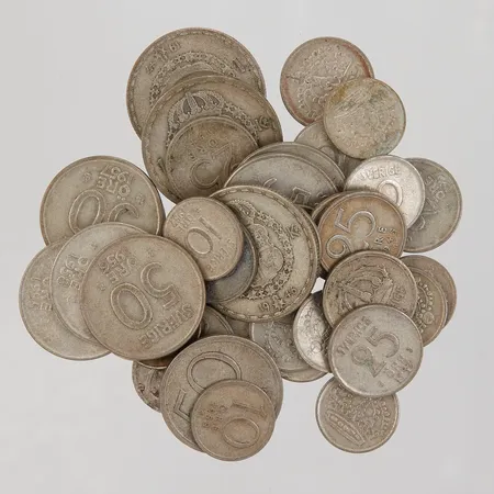 40 Mynt, 3st 1 krona, 8st 50 öre, 11st 25 öre, 18st 10 öre, år 1945-1961, 400/1000 silver,  Vikt: 109,7 g