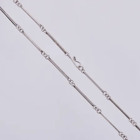 Kedja, längd: ca 50cm, bredd: ca 2mm, silver Vikt: 9,8 g