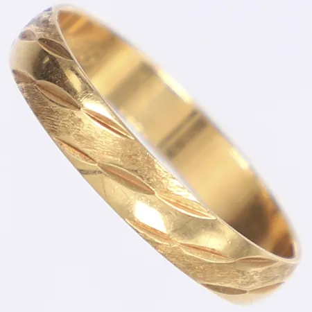 Ring, mönstrad, stl 20½, bredd 4mm, gravyr, 18K Vikt: 2,8 g