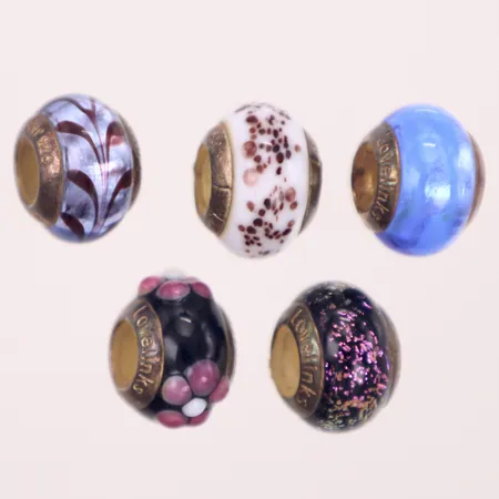 5 berlocker, Lovelinks, glas/porslin/emalj, 925/1000 silver. Bruttovikt 15,8g Vikt: 15,8 g