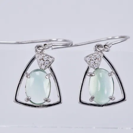 Ett par örhängen med stenar, längd: ca 2,8cm, bredd: ca 12mm, 925/1000 silver  Vikt: 2,2 g