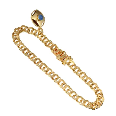 Armband Bismarck med en berlock, 18K guld, två månstensliknande stenar, Ceson Guldvaru Ab (K&EC), svensk kontrollstämpel, längd knäppt 19,0 cm, bredd 6 mm, berlockens diameter 15 mm, fint skick Vikt: 15,4 g