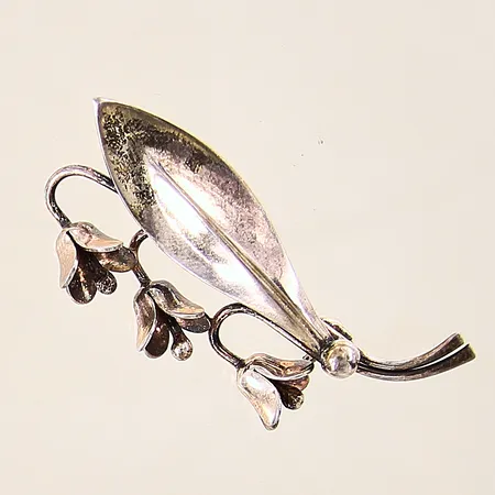 Brosch med blomdekor, 47x22mm, silver 925/1000 Vikt: 5,5 g