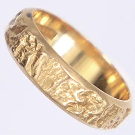 Ring, stl 17, bredd 5mm, tillv. Alton, gravyr, 18K Vikt: 4,8 g