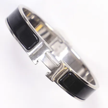 Armband, Hermès Clic Clac H, vit metall med svart emalj, 59x48mm, bredd 11mm, Hermès Made in France, dustbag, ytterkartong, bruksslitage Vikt: 0 g