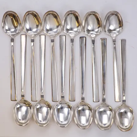 12 Skedar, längd 15,5cm, gravyr, silver 830/1000 Vikt: 325,4 g