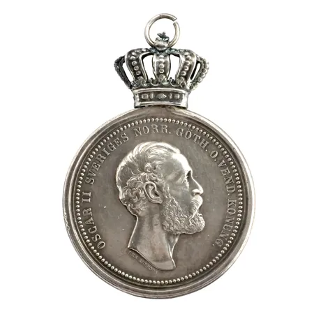 Silvermedalj Oscar II - "KONGL. SVENSKA. PATRIOTISKA SÄLLSKAPET", 1800-tal, komplett med ögla, Ø36 mm  Vikt: 21,3 g