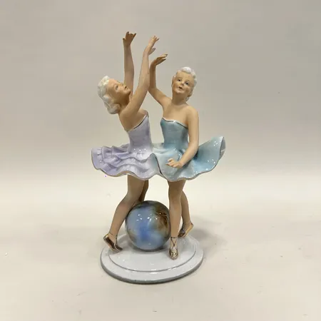 Figurin Fasold & Stauch, ballerinor, porslin, höjd 22cm Skickas med paket.