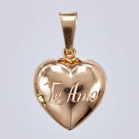 Hänge med gravyr "Te Amo", längd ca 18mm, bredd ca 12mm, 18K Vikt: 1,2 g