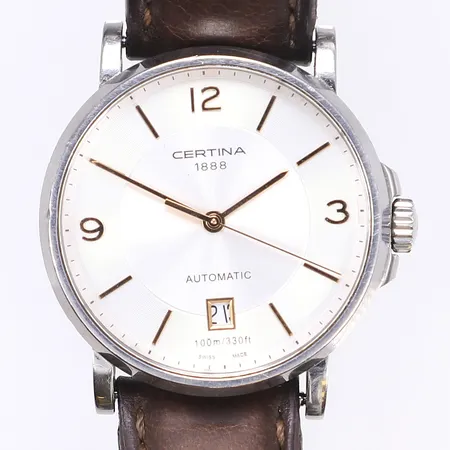 Herrur Certina DS Caimano, Ø38mm, automat, datum, ref C017407, serienummer 10BC1152564, stål, glasbaksida, oläderband ej original, bucklor/repor på boett, datumfunktionen fungerar ej som den ska, tickar men ej testad för tidshållning Vikt: 0 g