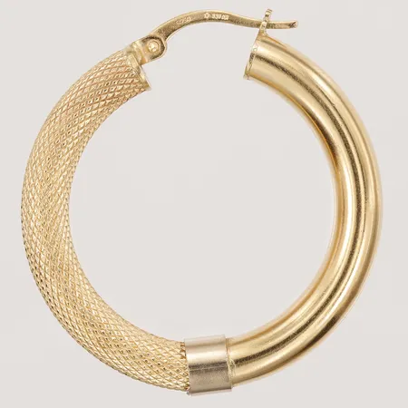 Ett udda örhänge, Ø 29 mm, bredd: 5 mm, 18K guld. Vikt: 2,2 g