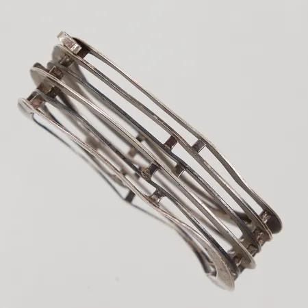 Armring, ca Ø54,8mm, bredd 18,3mm, öppningsbar, skevheter, silver Vikt: 50,2 g