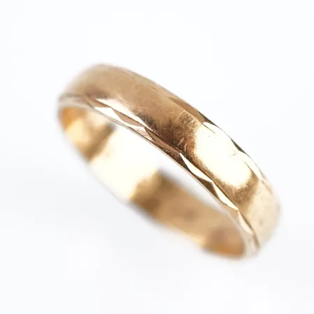 Ring, stl 17(53), bredd 4mm, 18k, gravyr Vikt: 3,1 g