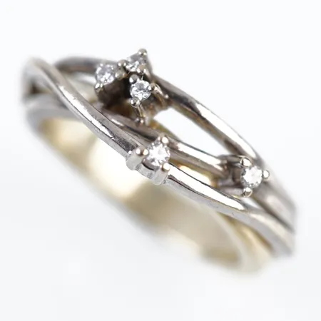 Ring m diamanter, vit/gulguld, stl 17½(55), bredd 6,5mm, 14k Vikt: 7,3 g