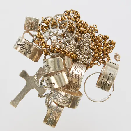 Diverse silver, defekta, skeva, 830-925/1000 silver Vikt: 69,5 g