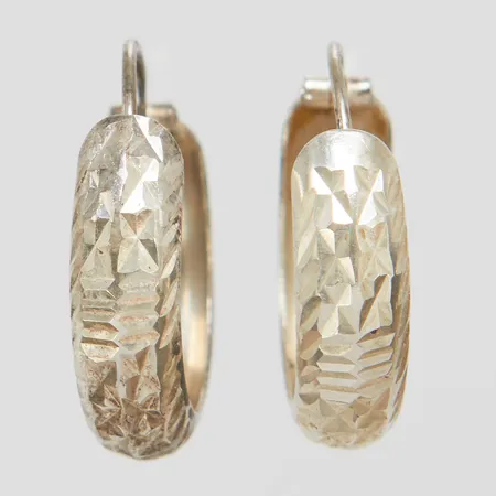 Ett par örhängen creoler, mönster dekor, Ø 18,5mm, bredd 5mm, 925/1000 silver  Vikt: 1,4 g