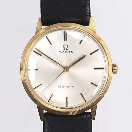 Herrur Omega Geneve, Ø33mm, manuell, ref 131.041, boett i 14K cal 601, verknummer 29179000, personlig gravyr daterad 1970, åldersbetingat slitage, tickar men ej testad för tidshållning, originalspänne i sliten dubble Vikt: 0 g