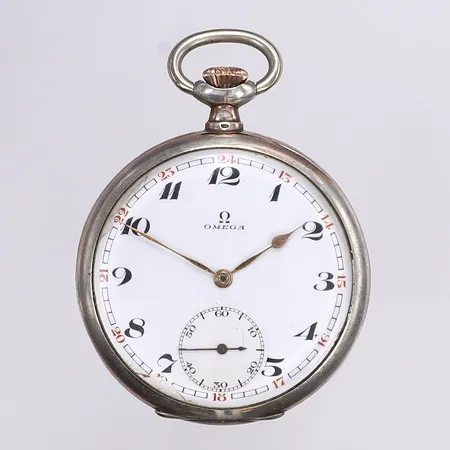 Fickur Omega, Ø49mm, boettnummer 7441051, verknummer 6663295, boett och innerboett i silver 800/1000, utbytt krona, med skyddsetui och klockkedja i stål Vikt: 0 g