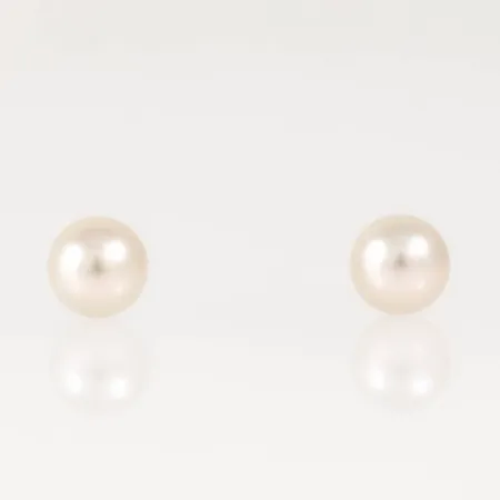 Örhängen, odlade saltvattenpärlor Ø 5 mm. 18K. Vikt: 0,9g. 