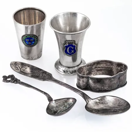 Diverse graverat silver. Vikt: 78,1g. 