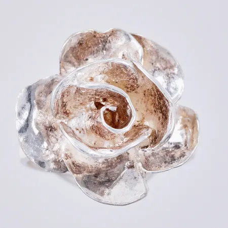 Ring stl: 16 ¾, bredd ca 2-19mm, 925/1000 silver Vikt: 5,4 g
