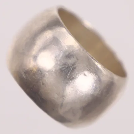Ring, stl 16, bredd 13mm, silver 925/1000 Vikt: 4,9 g