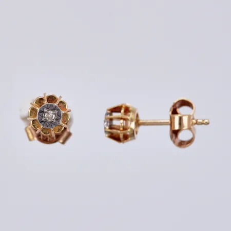 Ett par örhängen med diamanter ca 2x0,01ct åttkantslipade, Ø ca 5mm, 18K  Vikt: 1,3 g