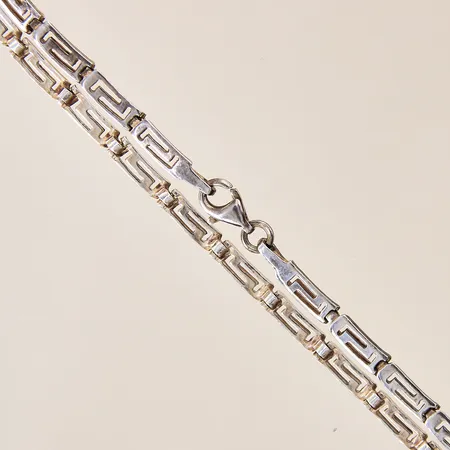 Collier, halvstelt, längd 44,5cm, bredd 3,8mm, silver 925/1000 Vikt: 17,3 g