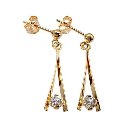 Örhängen, 18K guld, Cubic Zirconia, örhängenas storlek 6 x 25 mm, ploppar med tillverkarstämpel NSE (NSE Guldvaru Aktiebolag), fint skick, stenar utan anmärkning Vikt: 1,4 g