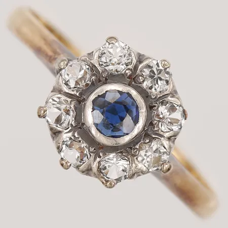 Ring med blå och vita stenar, stl 17½, 18K Vikt: 1,7 g