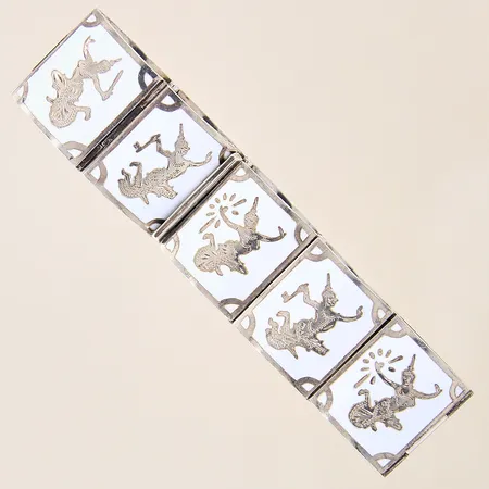 Armband med emalj samt silverdekor, längd 17,5cm, bredd 19,6cm, silver 925/1000 Vikt: 38,8 g