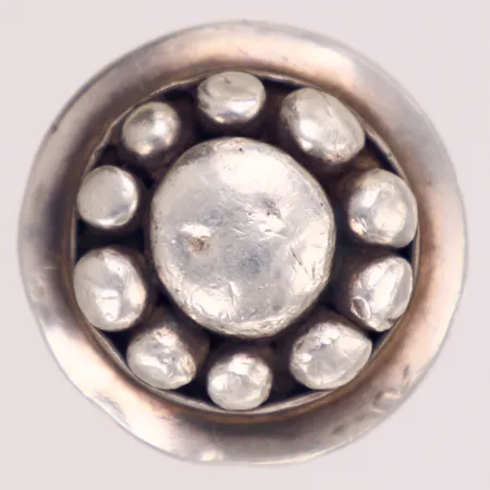 Ring, stl 18½, Saara Hopea, bredd 26mm, något skev i skena, silver  Vikt: 16,5 g