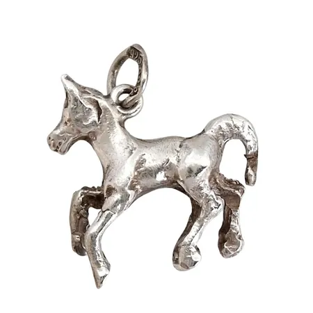 Hänge Häst, silver 925/1000, längd inkl. ögla 23 mm, bredd 20,5 mm, fint skick  Vikt: 4,6 g