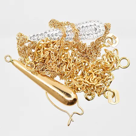 Diverse guld, defekter, stenar, 18K Vikt: 4,9 g