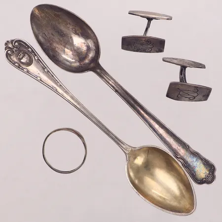 Diverse silver, defekt, gravyr, 830/1000 silver Vikt: 27,1 g