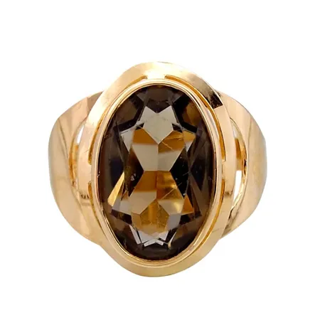 Ring, 18K guld, Rökkvarts 7,5 x 11,5 mm, tillverkarstämpel ON:Ia, svensk kontrollstämpel, Ø16,0 mm, bredd 3-15 mm, sten med lite slitage Vikt: 3,2 g
