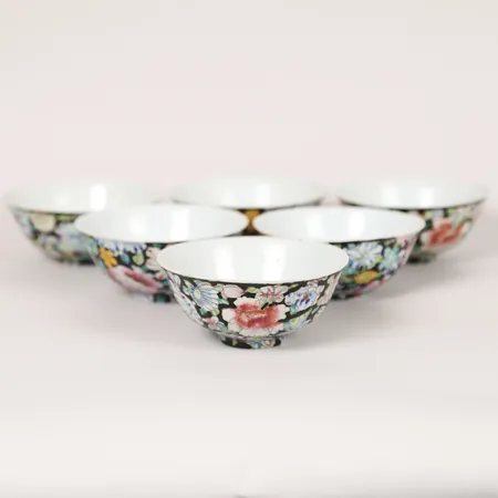 Sex skålar, famille noire, med millefioridekor, porslin, Kina, 1800/1900-talets första, Ø11,5cm, höjd 5cm, smärre slitage, tillverkningsdefekter.