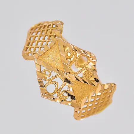 Ring, stl 17½, bredd ovandel 11mm, skev skena, 21K Vikt: 1,3 g