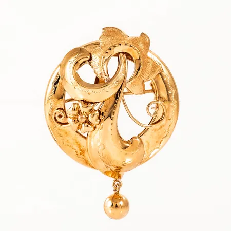 Hänge / brosch, Allmogestil i 18K guld. Det är 31,7 mm brett, 52,5 mm långt inkl. utfällbar ögla och väger 5,6g. Stämplad Z8 (1950), CBH, 18K & kattfot. 