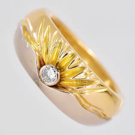 Ring, diamant ca 0,15ct, stl 21½, bredd ovandel 10,4mm, tvåfärgad, GKM, 18K Vikt: 27,8 g